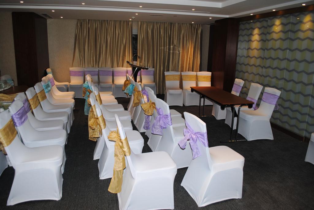 Raviz Center Point Hotel Dubai Exterior foto